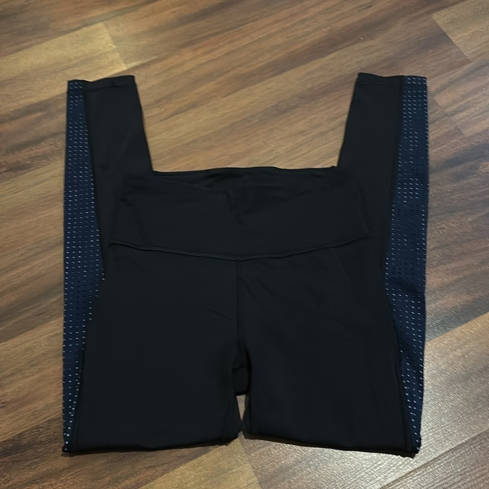 Athleta Ultimate Stash Pocket Laser Cut 7/8 Tights Size XXS Excellent Condition - Picture 4 of 16